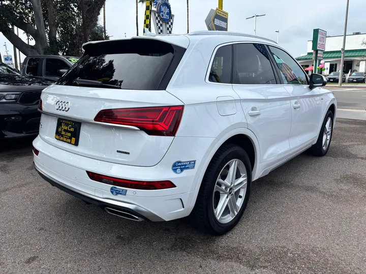 WHITE, 2021 AUDI Q5 Image 5
