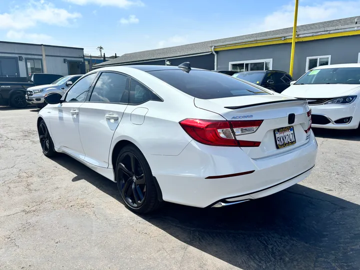 WHITE, 2022 HONDA ACCORD HYBRID Image 7