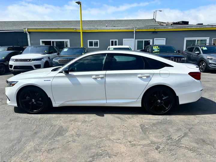 WHITE, 2022 HONDA ACCORD HYBRID Image 8