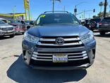 2017 TOYOTA HIGHLANDER Thumnail Image 2