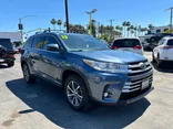 2017 TOYOTA HIGHLANDER Thumnail Image 3