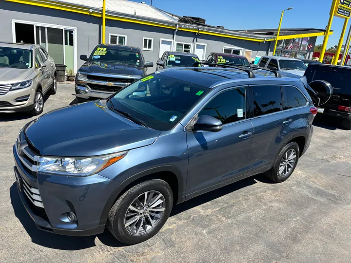 2017 TOYOTA HIGHLANDER Image 26