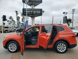 ORANGE, 2018 VOLKSWAGEN TIGUAN Thumnail Image 6