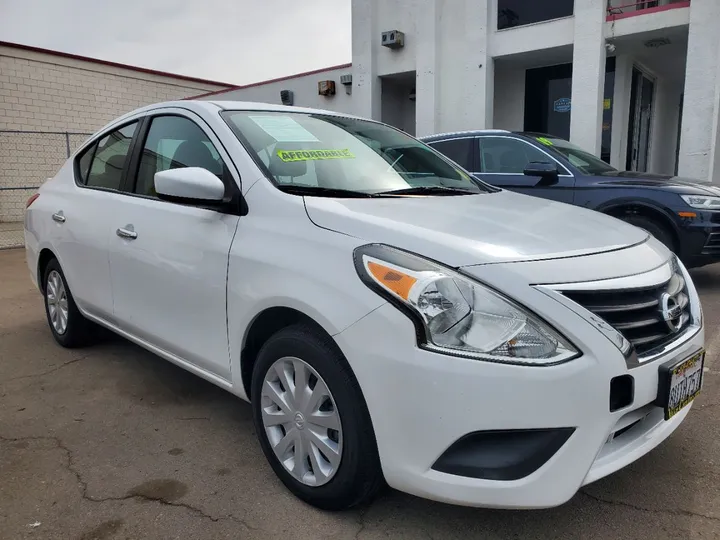 WHITE, 2019 NISSAN VERSA Image 9