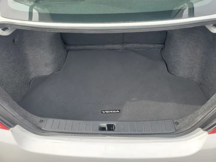 WHITE, 2019 NISSAN VERSA Image 21