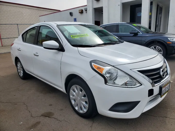 WHITE, 2019 NISSAN VERSA Image 10