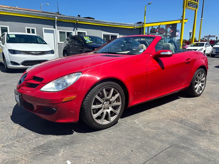 RED, 2008 MERCEDES-BENZ SLK-CLASS Image 1