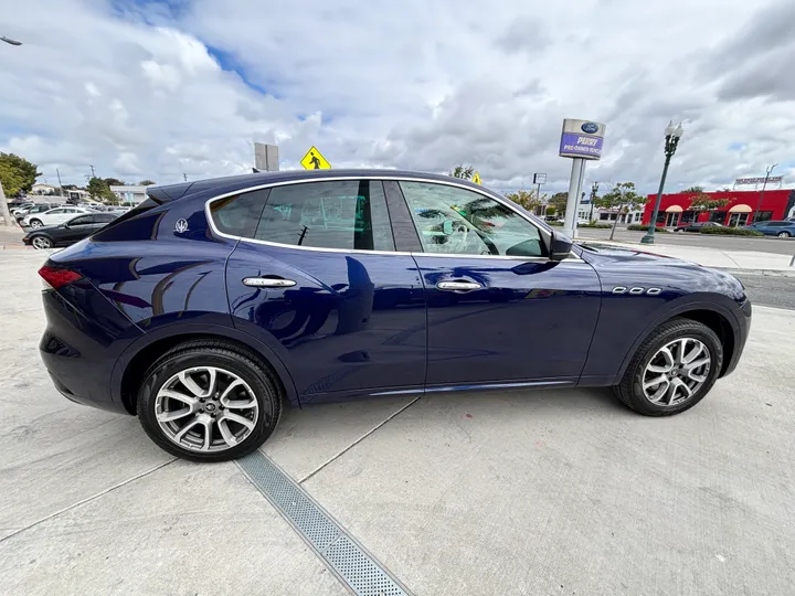 BLUE, 2021 MASERATI LEVANTE Image 8