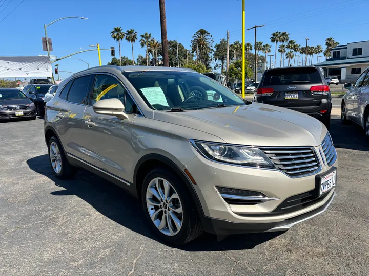 GOLD, 2017 LINCOLN MKC Image 3