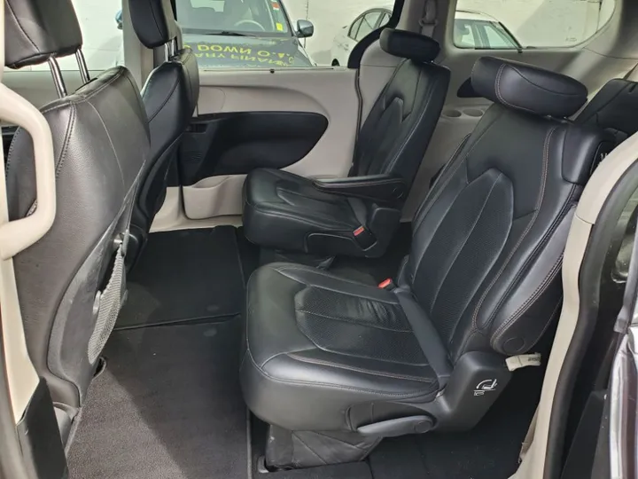 GRAY, 2019 CHRYSLER PACIFICA Image 20