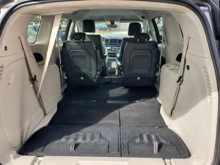 GRAY, 2019 CHRYSLER PACIFICA Image 23