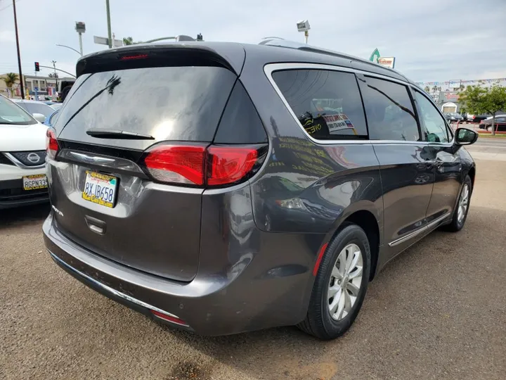 GRAY, 2019 CHRYSLER PACIFICA Image 7