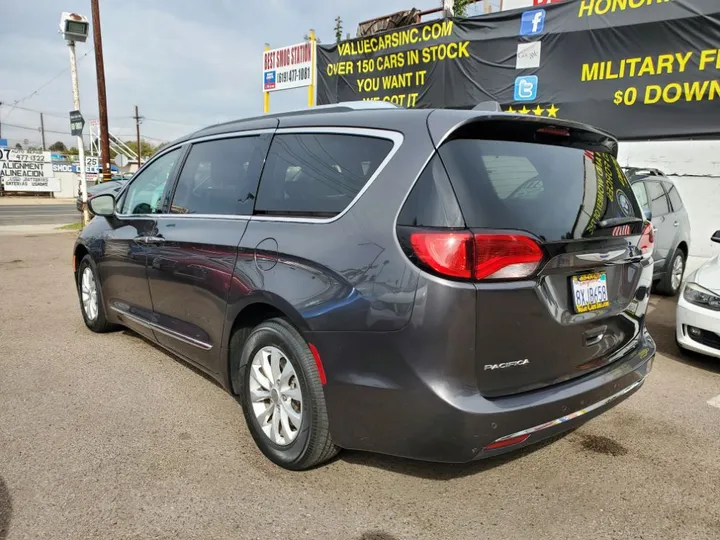 GRAY, 2019 CHRYSLER PACIFICA Image 10