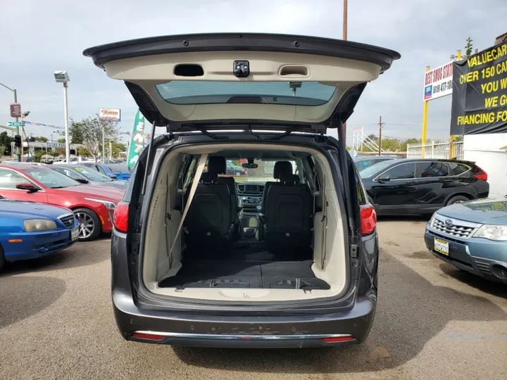 GRAY, 2019 CHRYSLER PACIFICA Image 9