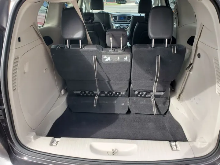 GRAY, 2019 CHRYSLER PACIFICA Image 22