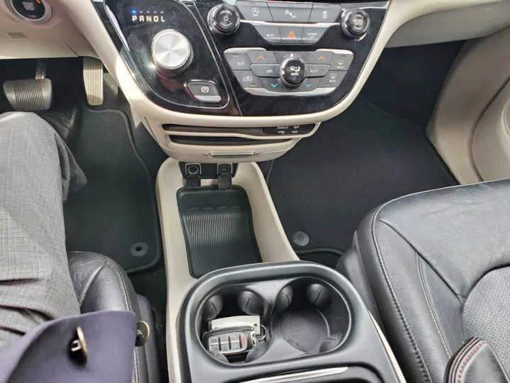 GRAY, 2019 CHRYSLER PACIFICA Image 27