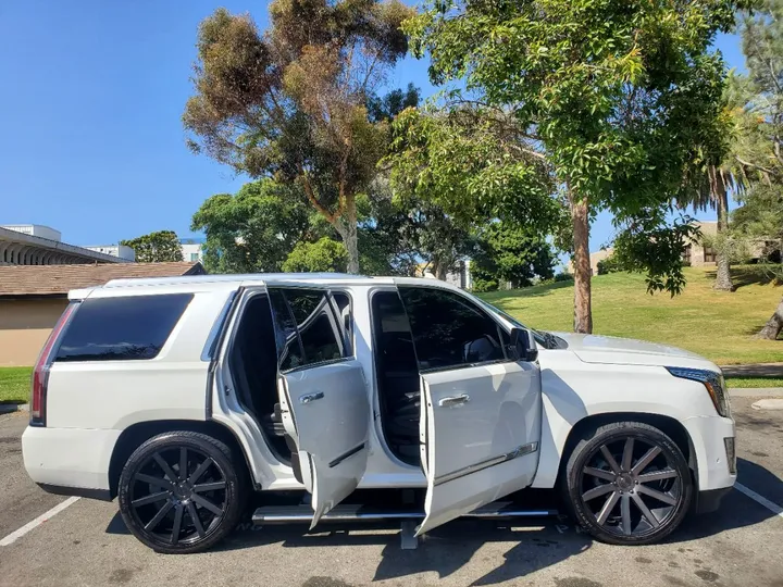 WHITE, 2017 CADILLAC ESCALADE Image 4