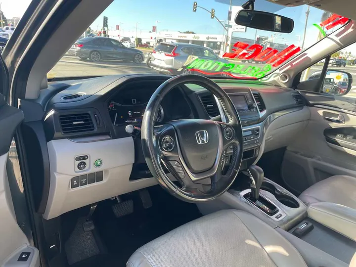 GRAY, 2017 HONDA RIDGELINE Image 9