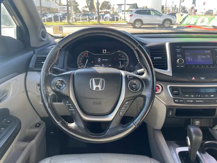 GRAY, 2017 HONDA RIDGELINE Image 17