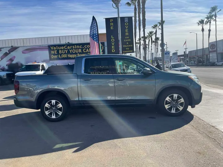 GRAY, 2017 HONDA RIDGELINE Image 4