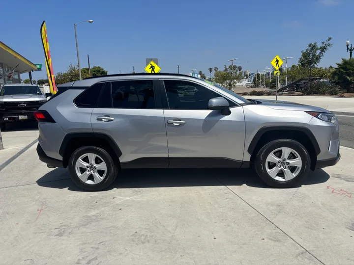 GRAY, 2019 TOYOTA RAV4 Image 8