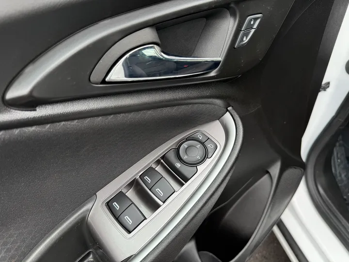 WHITE, 2024 CHEVROLET MALIBU Image 22