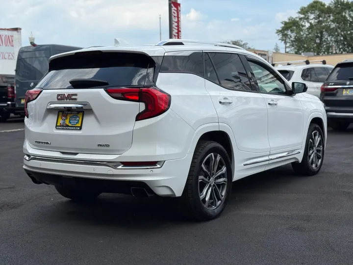 WHITE, 2018 GMC TERRAIN Image 9