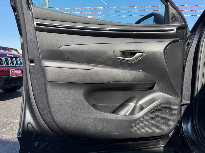 GRAY, 2022 HYUNDAI TUCSON Image 12