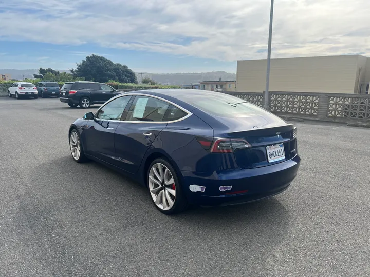 BLUE, 2018 TESLA MODEL 3 Image 3