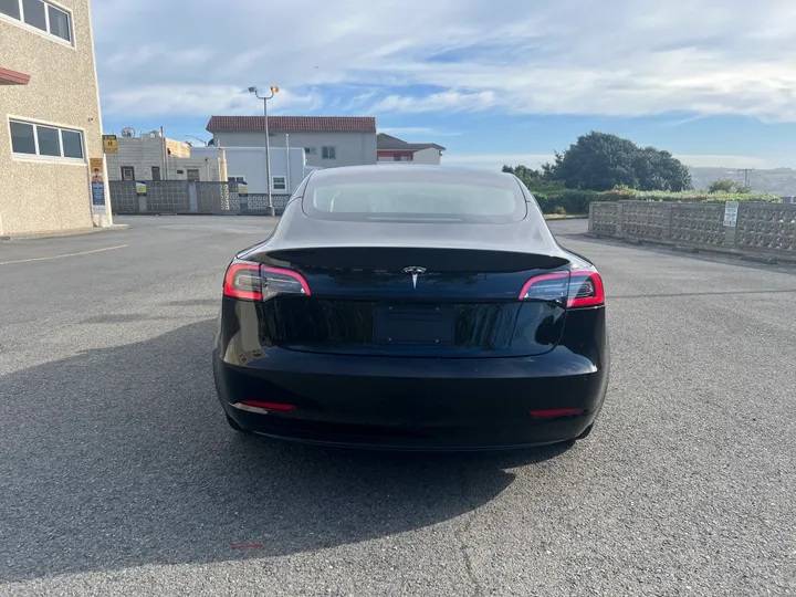 BLACK, 2018 TESLA MODEL 3 Image 3