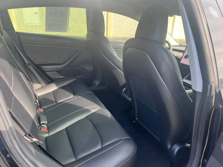 BLACK, 2018 TESLA MODEL 3 Image 15