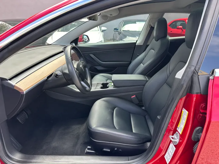 RED, 2018 TESLA MODEL 3 Image 7