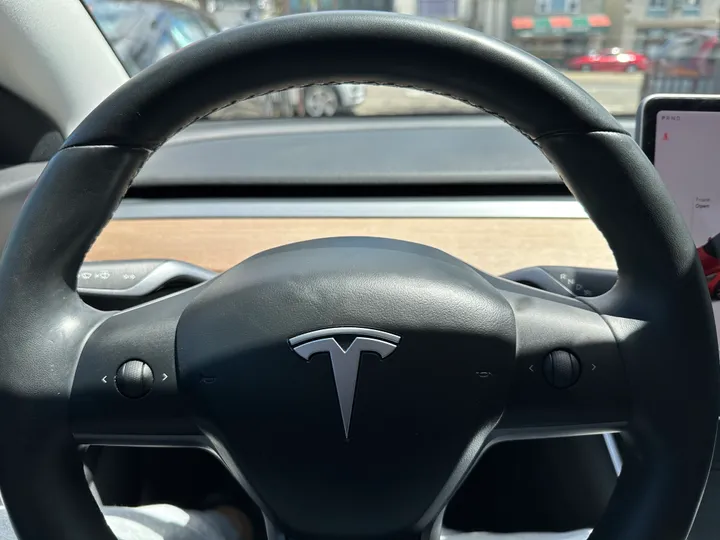 RED, 2018 TESLA MODEL 3 Image 12