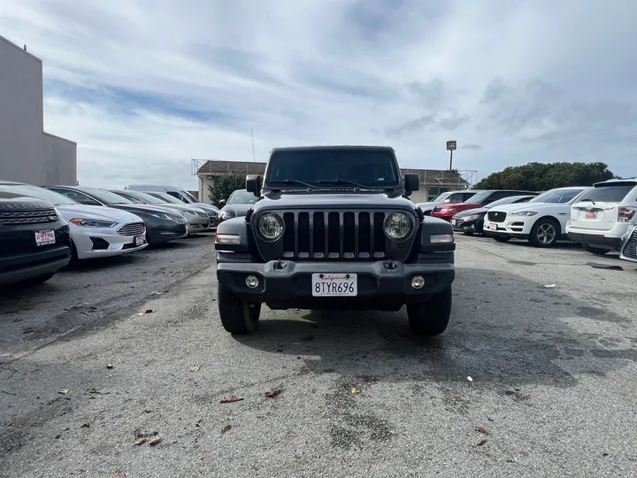 GRAY, 2021 JEEP WRANGLER UNLIMITED Image 4