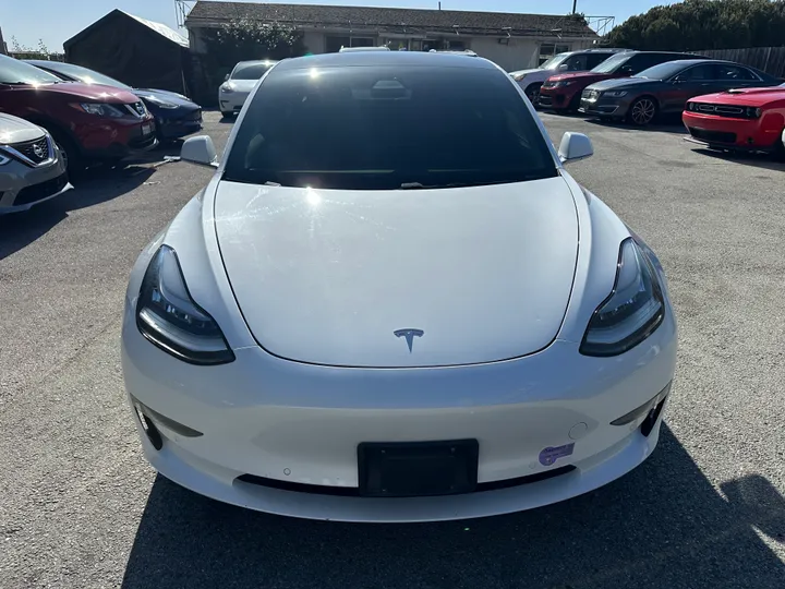 WHITE, 2019 TESLA MODEL 3 Image 4