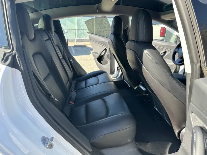 WHITE, 2019 TESLA MODEL 3 Image 11