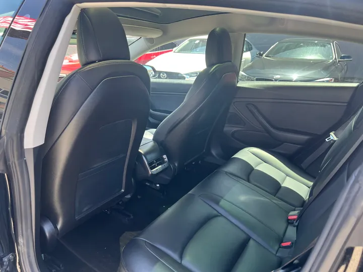 BLACK, 2018 TESLA MODEL 3 Image 13