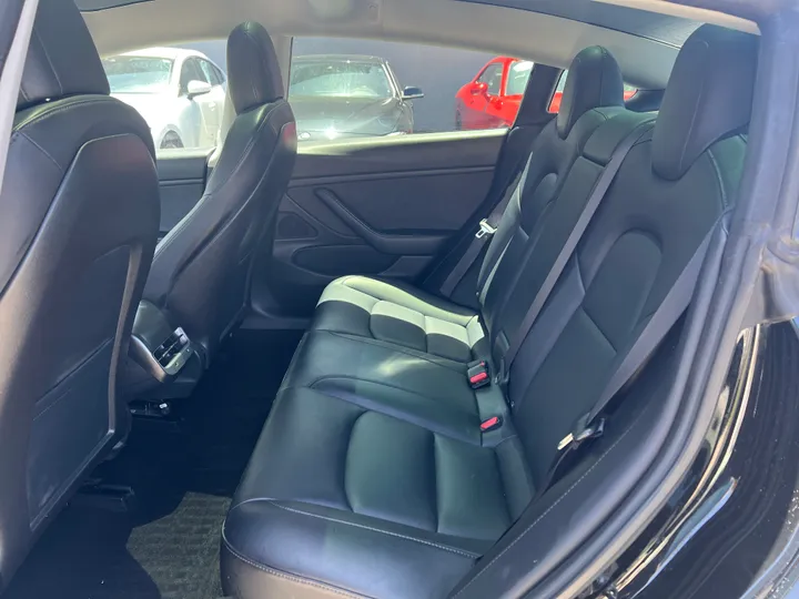 BLACK, 2018 TESLA MODEL 3 Image 14