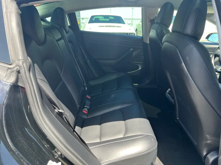 BLACK, 2018 TESLA MODEL 3 Image 18