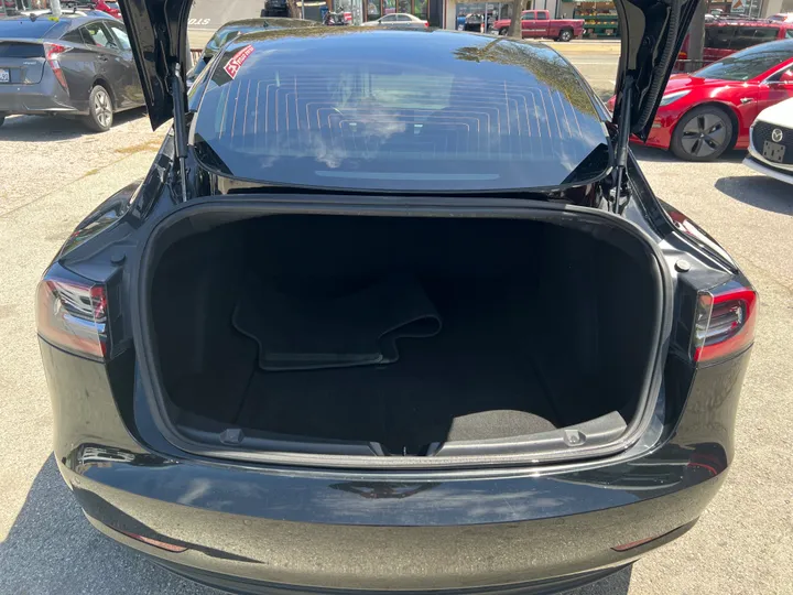 BLACK, 2018 TESLA MODEL 3 Image 24