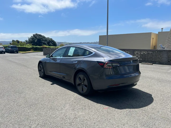 GRAY, 2018 TESLA MODEL 3 Image 3