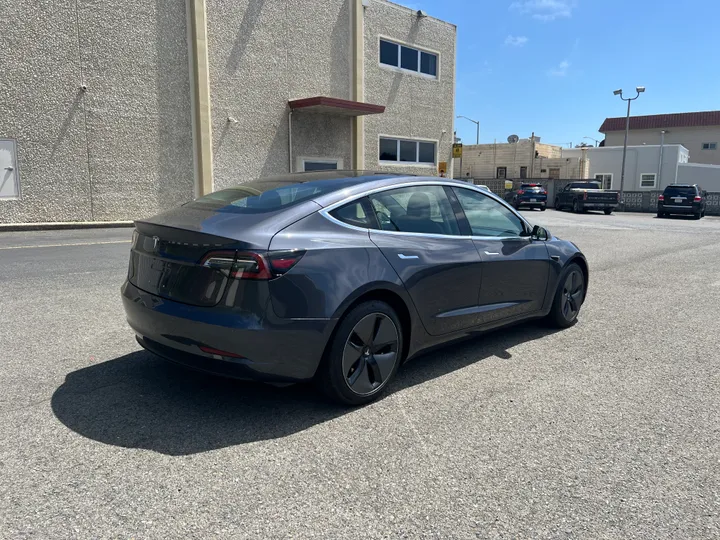 GRAY, 2018 TESLA MODEL 3 Image 5