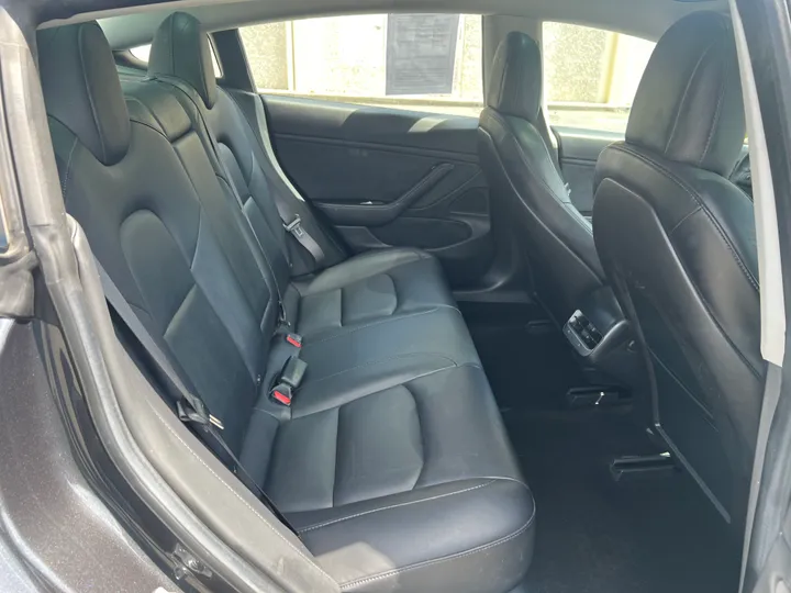 GRAY, 2018 TESLA MODEL 3 Image 18