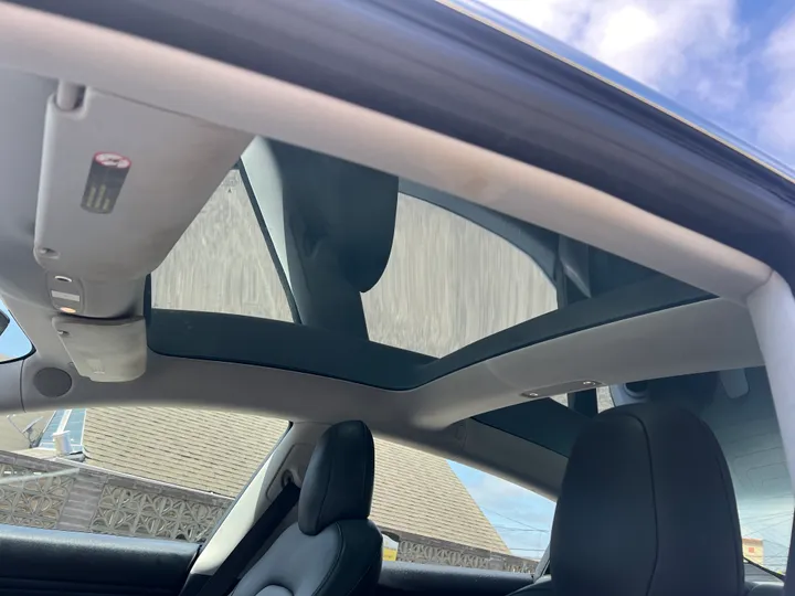 GRAY, 2018 TESLA MODEL 3 Image 23