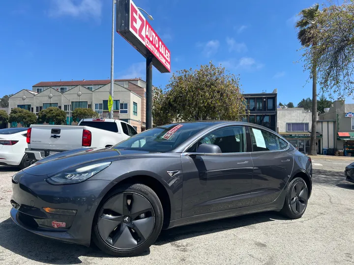 GRAY, 2018 TESLA MODEL 3 Image 1