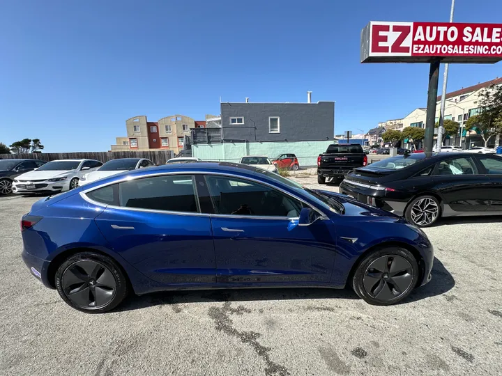 BLUE, 2018 TESLA MODEL 3 Image 6