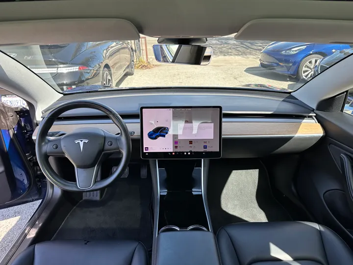 BLUE, 2018 TESLA MODEL 3 Image 12