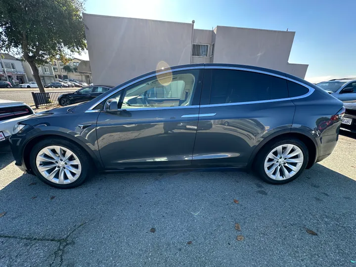 GRAY, 2018 TESLA MODEL X Image 2