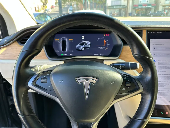 GRAY, 2018 TESLA MODEL X Image 16