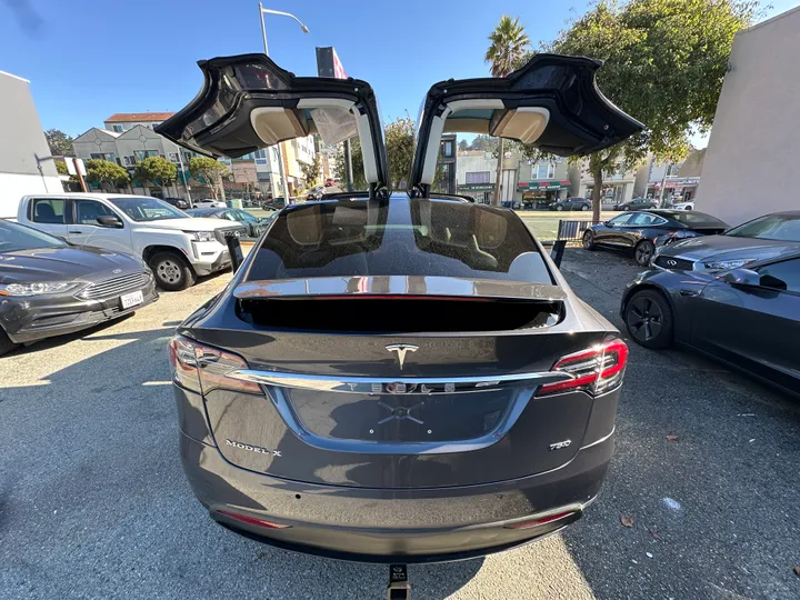 GRAY, 2018 TESLA MODEL X Image 26